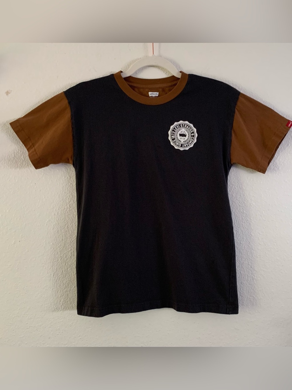 Levi's  Youth Sporty Black and Brown Colorblock  Logo Ringer T-Shirt Size M